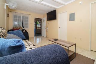 Portmore Peaceful Stay - 0