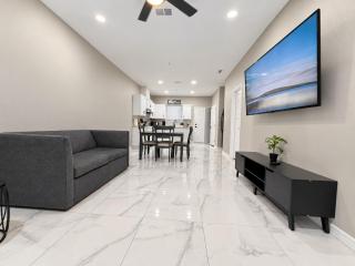 Hummingbird Haven 16 - Renovated Townhome near DHR - 9
