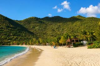 Luxury 1 BR - Pools - Walk to beach - garden - 4