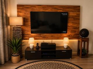 Luxury 1 BR - Pools - Walk to beach - garden - 1
