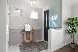 The Erlton Stylish 4BR Sleeps 11 Backyard - 5