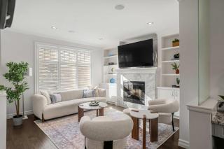 The Erlton Stylish 4BR Sleeps 11 Backyard - 4