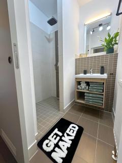 Fewo Zoe - Zentrale City Wohnung - 2 Schlafzimmer - 4 Betten - Küche - Ideal für Familien - 1