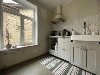 City Stay for 4 with Free Parking and Cozy Vibe - 3