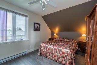 1BR Beaupré Condo Pool, Hot Tub, Arcade Sleep 4 - 8