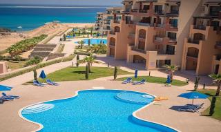 Sea View 2BR Apartment with Pool & Private Beach - 9