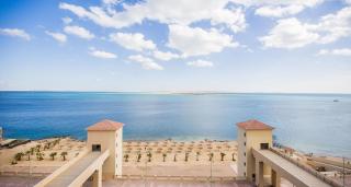 Sea View 2BR Apartment with Pool & Private Beach - 2