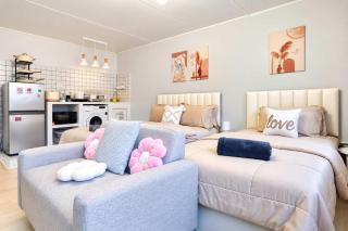 Cozy 2BR Near Impact Arena, LTAT- WiFi Washer near DMK at C2 - 1