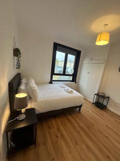 Bright 2 Bed Flat Oakley - 9