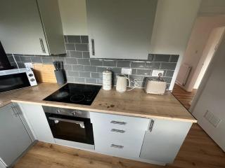 Bright 2 Bed Flat Oakley - 3