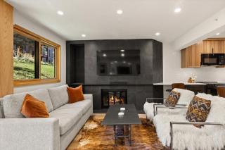 Laurelwood Condominiums 405 - 9