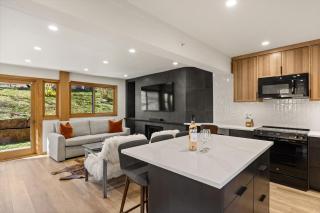 Laurelwood Condominiums 405 - 0