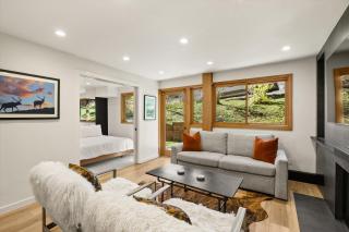 Laurelwood Condominiums 405 - 3
