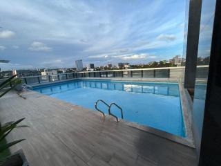 Modern 1-Bedroom Apartment At Tribute House - 9