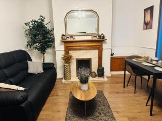Beautiful 3 bed, 2 bathroom semi-detached House - 0