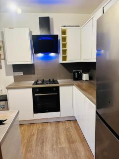 Beautiful 3 bed, 2 bathroom semi-detached House - 7