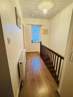 Beautiful 3 bed, 2 bathroom semi-detached House - 6