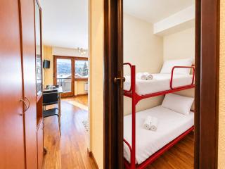 Hostdomus - City Center Apartment - 8