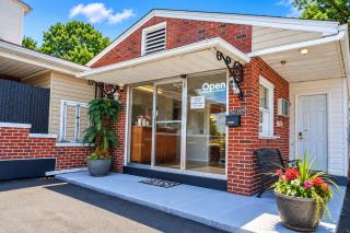 The Lancaster Motel By OYO Ronks near Paradise - 9