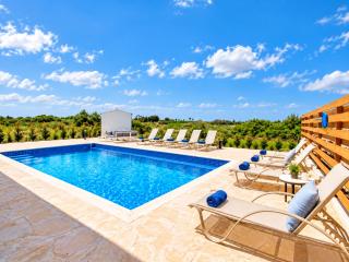 Sea Point Villas Luxury Villas with Private Pools in Coral Bay - 1