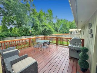 Relaxing Backyard with Fire Pit and Near Parks - 8