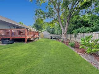 Relaxing Backyard with Fire Pit and Near Parks - 4