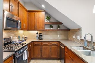 Stay Near Barton and SoCo Chic S ATX Home w Garage 3BR 2.5BA by Austin Vacay - 9