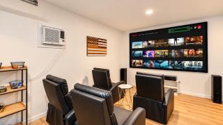 Posh 6BR 2,5BA Holiday Home with Pool, Media-Game Room & Hot Tub - 8