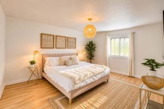 Posh 6BR 2,5BA Holiday Home with Pool, Media-Game Room & Hot Tub - 6