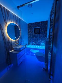 Jungle Dream Double with shared jacuzzi bathroom - 2