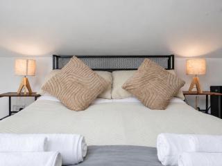 Luton Airport 2 Bed Flat | Families & Contractors - 5
