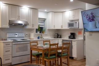 2BR Family Sweethome in East Vancouver - 6