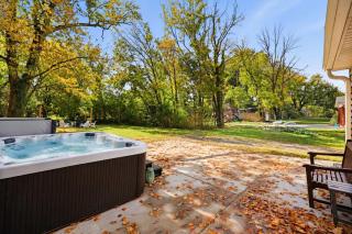 Exclusive Bourbon Trail Home with Hot tub & Sauna - 6