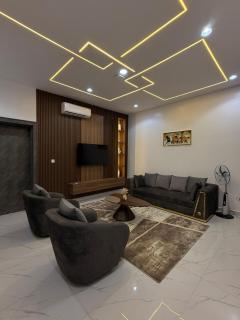 Large Contemporary 4-Bedroom Apartment - 5