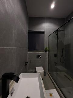 Large Contemporary 4-Bedroom Apartment - 2