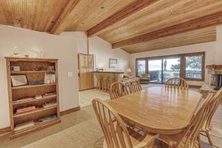 Lakefront getaway with Private beach access & balcony sleeps 6 - 5