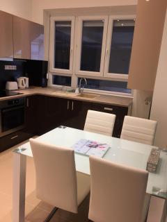 City Center Private Apartment near Astoria - 6