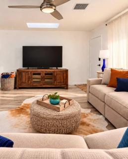 Modern SW Family Retreat-Pool-Hot Tub-Firepit - Scottsdale - 3