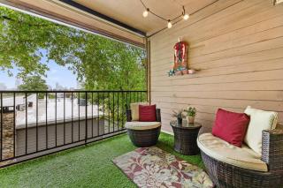 Skyline Views 2 Story Condo Walk to Zilker - 9