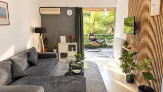 Varkiza Beach Summerhouse-Athens Airport Rest - 0