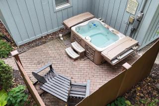 Nightingale apt with hot tub walk to Saugatuck - Saugatuck - 2