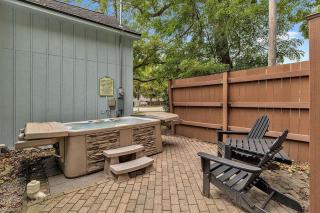 Nightingale apt with hot tub walk to Saugatuck - Saugatuck - 3