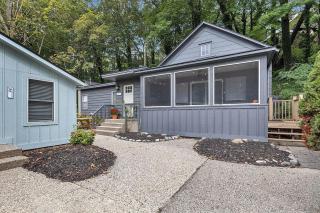 Screened porch pt water views hot tub walk to Saug - 8