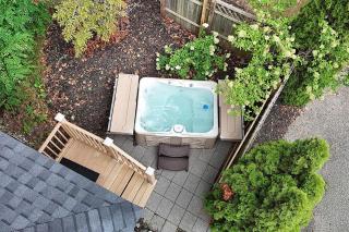 Screened porch pt water views hot tub walk to Saug - 2