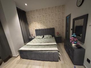 One bad 2 bad flat Available for rent par day night - 7