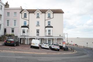 Sea-View Herne Bay Apartment with Parking & Sleeps 5 - 9