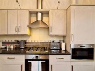 Spacious Spacious Serviced Apartment next to City Centre with Free Parking - Contractors & Relocators - 4