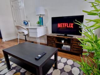 Trendy Spacious Serviced Apartment next to City Centre with Free Parking - Contractors & Relocators - 7