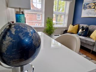 Trendy Spacious Serviced Apartment next to City Centre with Free Parking - Contractors & Relocators - 8