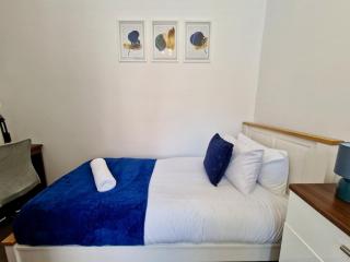 Contractor House - 6 Ensuite Rooms - Large Kitchen - 1